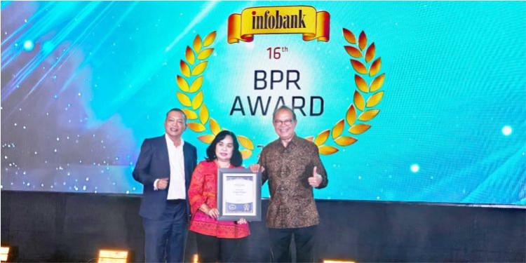 PT BPR Nusamba Mengwi meraih penghargaan Infobank BPR Award 2025